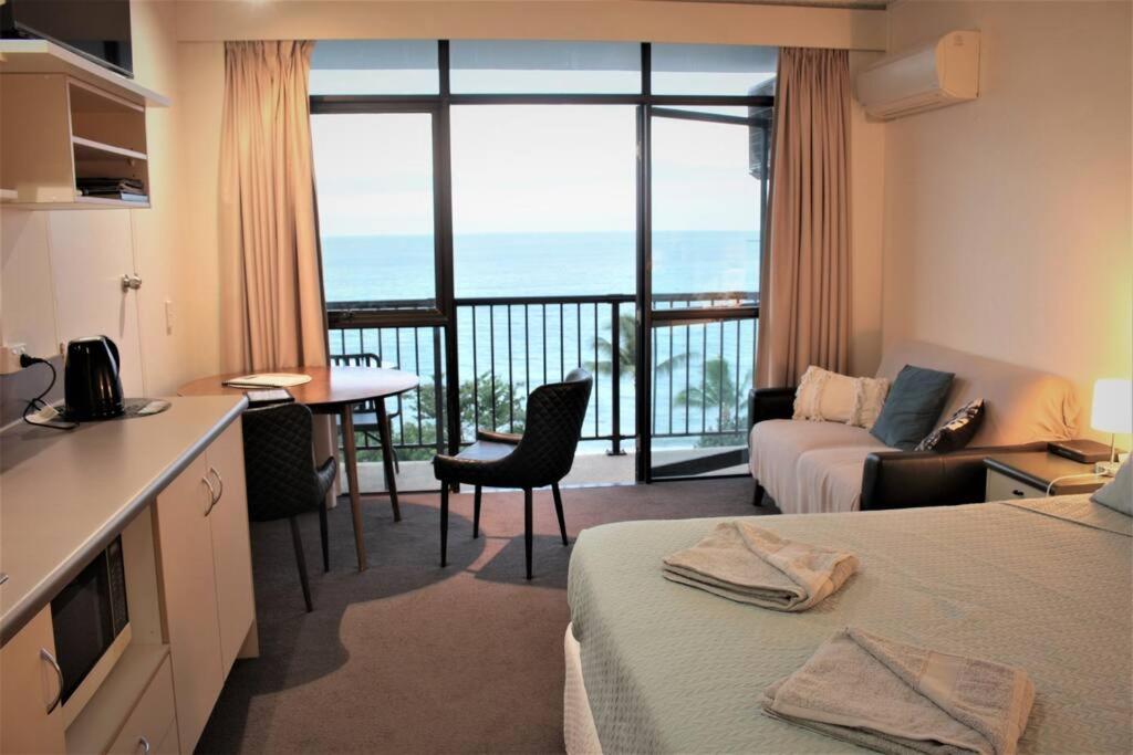 Beautiful Beachfront On The Strand At Aquarius Townsville Exterior photo
