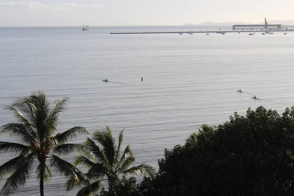 Beautiful Beachfront On The Strand At Aquarius Townsville Exterior photo