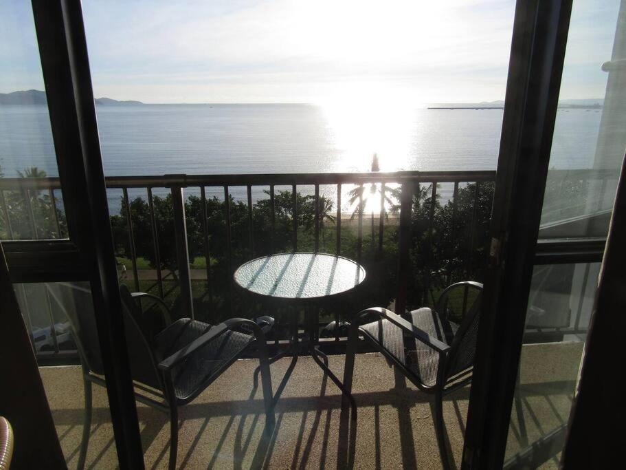 Beautiful Beachfront On The Strand At Aquarius Townsville Exterior photo
